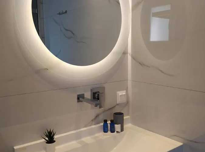 Flaneur * 奥马斯帕纳吉亚斯